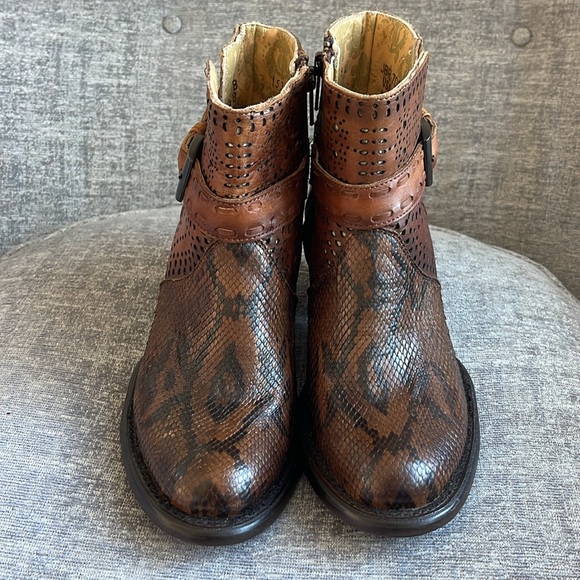 J.B Dillon Reserve Python & Leather Zip Up Bootie, size 7.5 (fits like a sz 7) - Picture 2 of 7